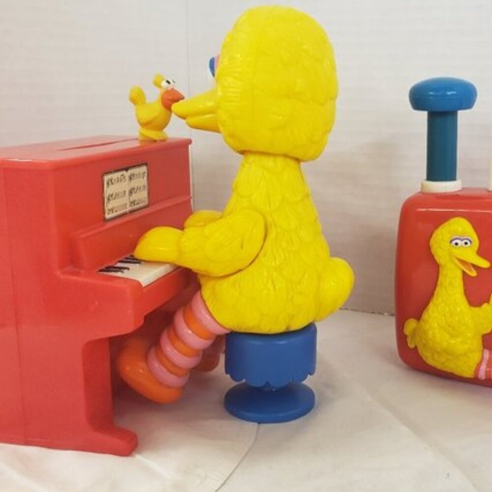 Illco Vintage Sesame Street Big Bird plays Piano musical windup toy ONLY 1